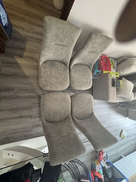 4 cadeiras, genero baloiço