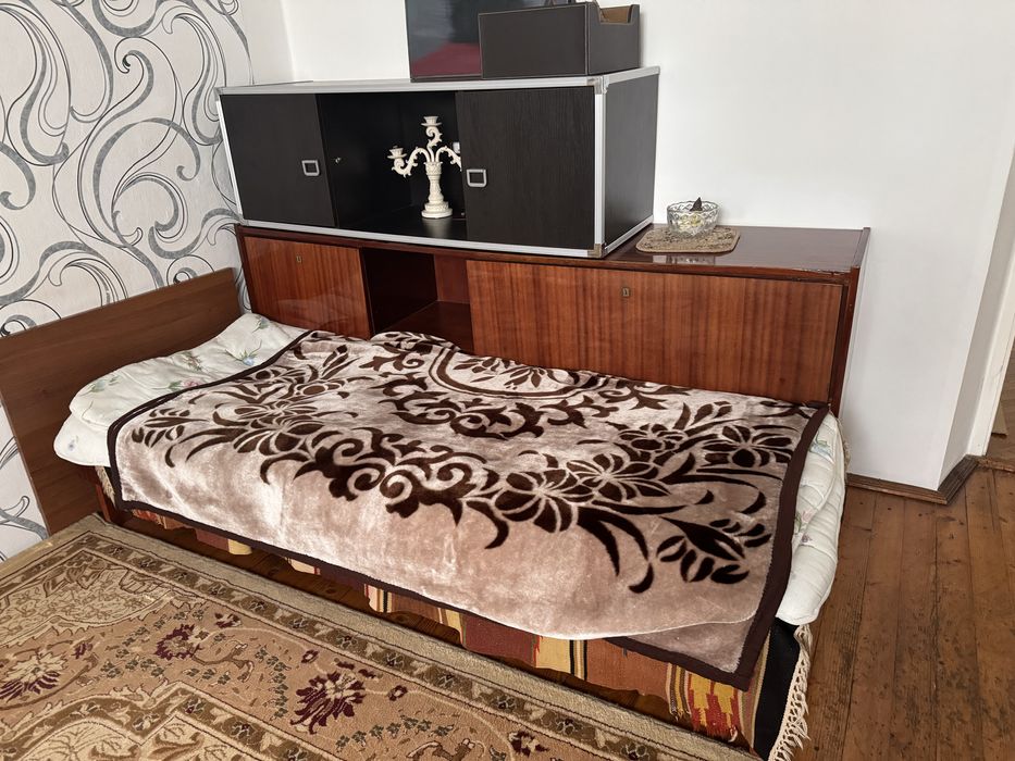 Тахта, ліжко, диван