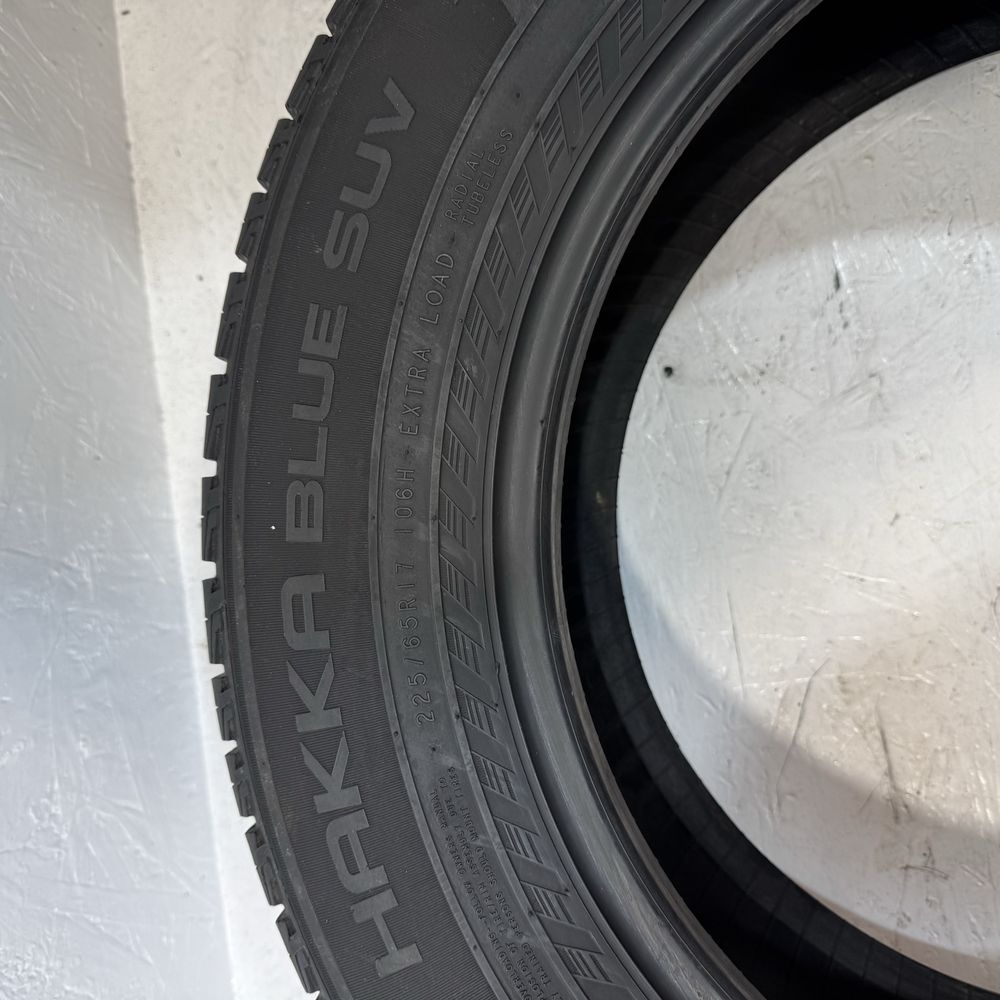 Шини літні Б/У 225/65R17 Nokian Hakka Blue Suv