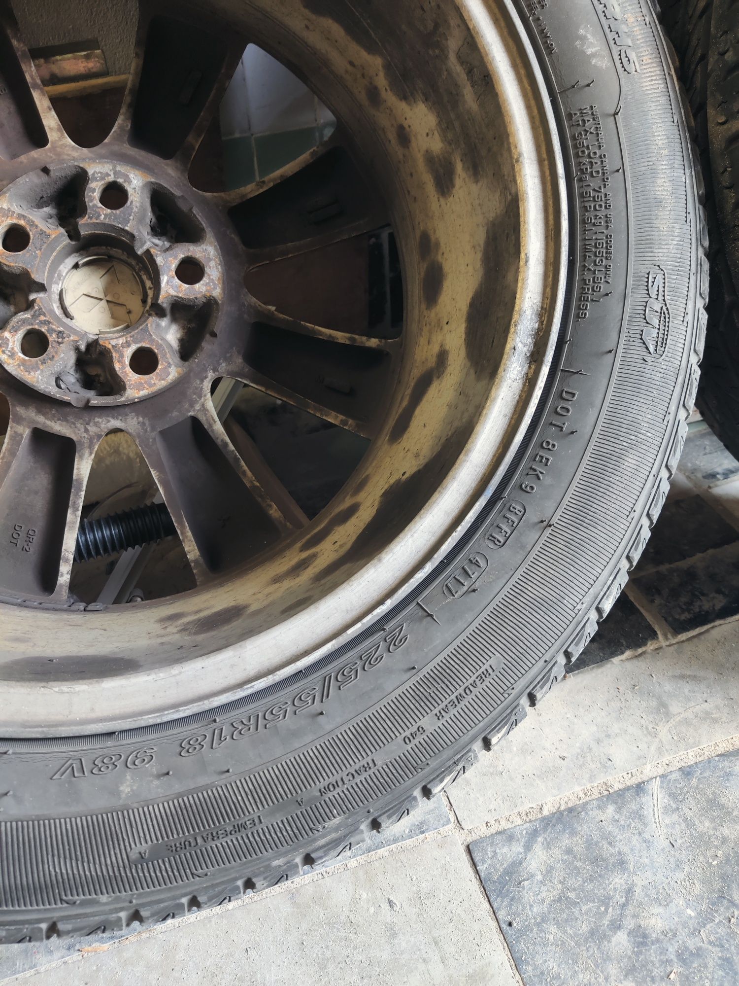Оригінальні диски Mitsubishi r18 і резина 225/55r18