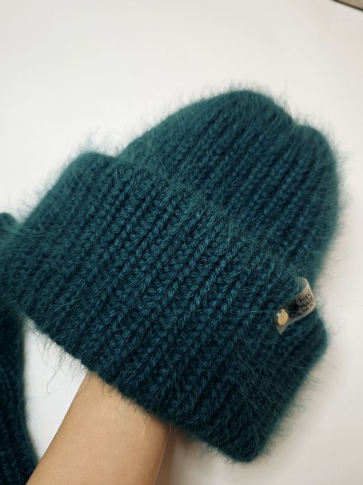 Комплект из Ангоры шапка и варежки