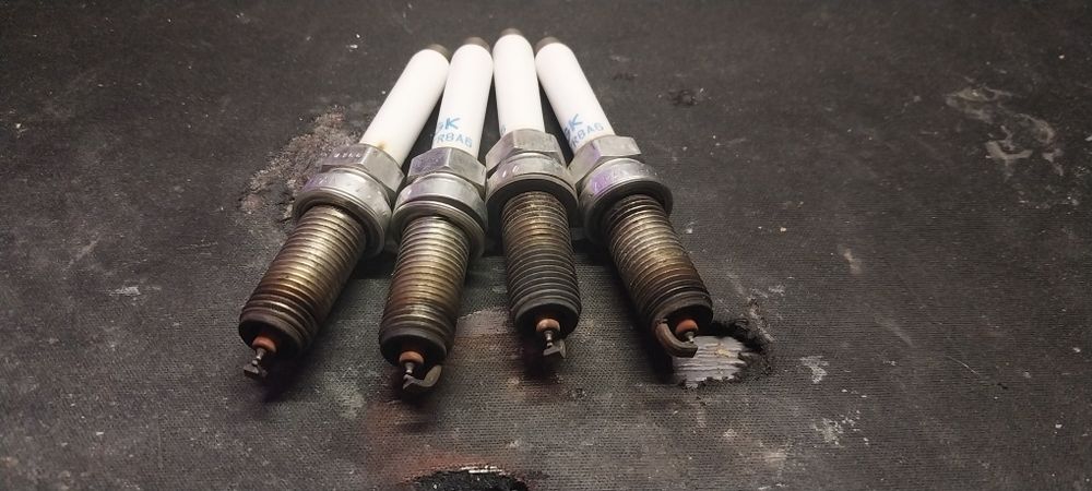 Продам автомобильные свечи NGK (22401AA920) оригинал, пробег 30к