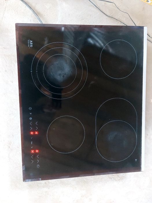 Варочна поверхня
Привезена з Німеччини.
Склоке