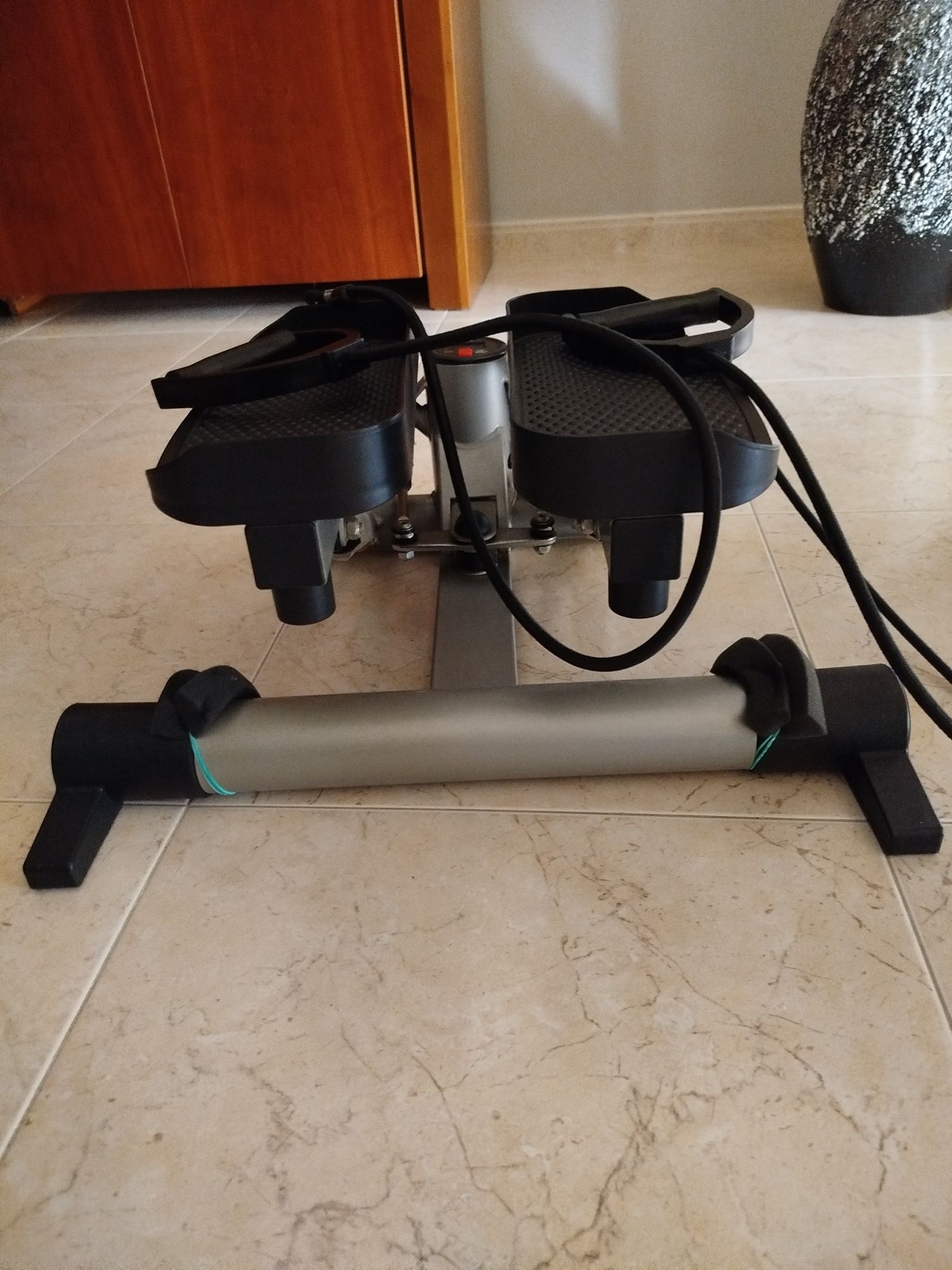 Máquina Step para pernas e braços