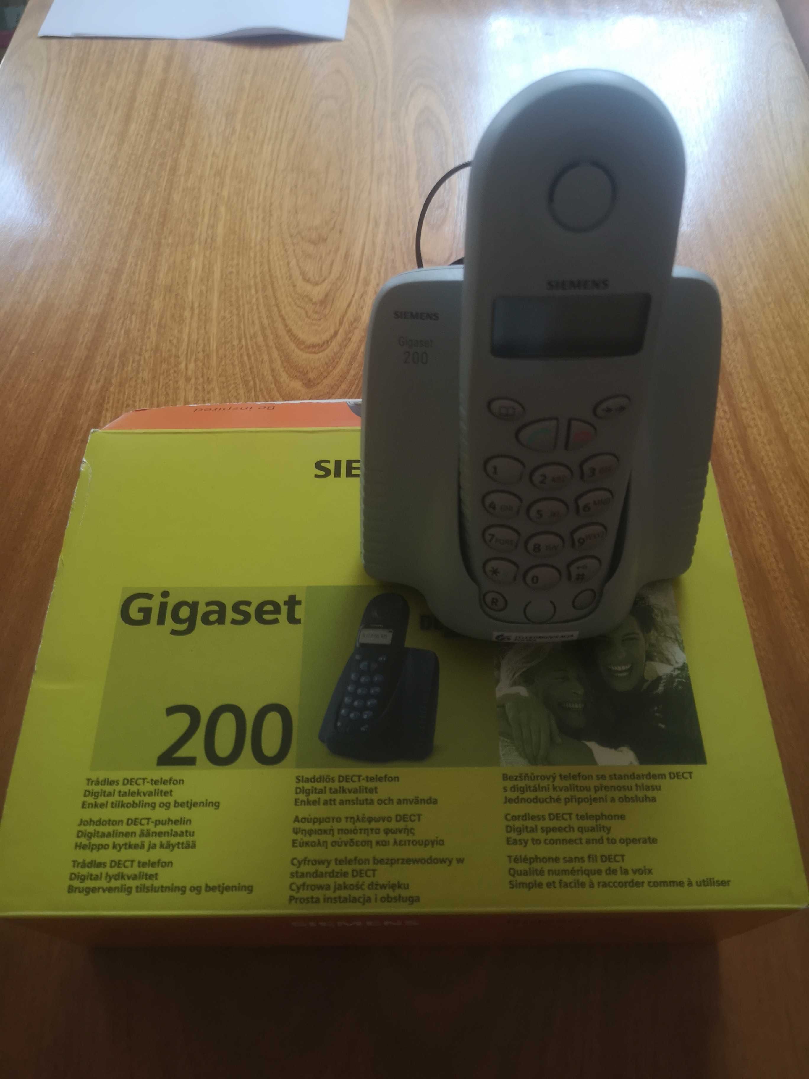 Telefon stacjonarny ze stacją bazową Simenes Gigaset 200 srebrny