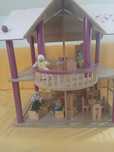 Drewniany domek dla lalek