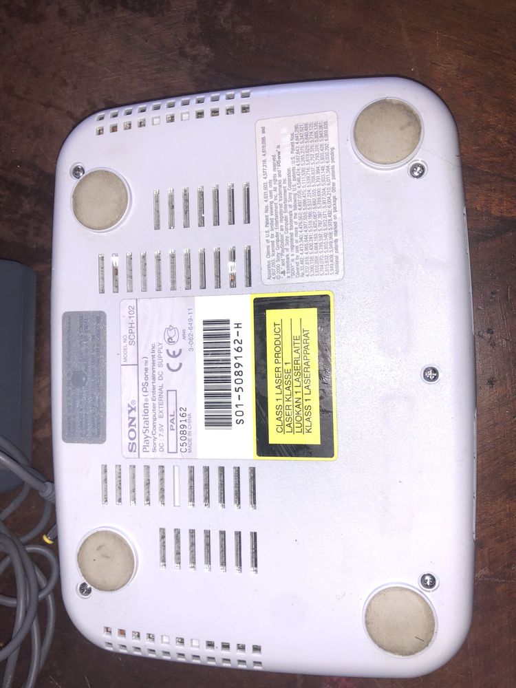 Playstation 1 + carregador
