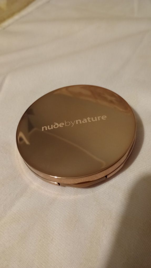 Mineralny podkład w formie kompaktowego pudru Nude by Nature N6OLIVE