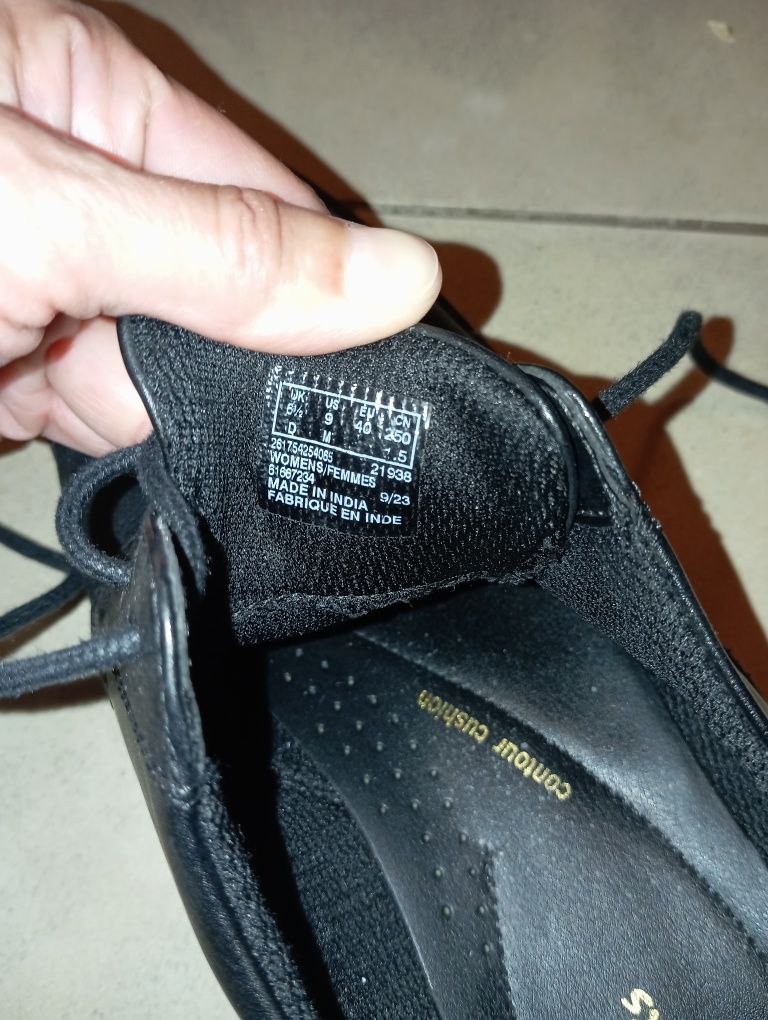 Кожанe чоловіче ( дитяче) взуття Clarks