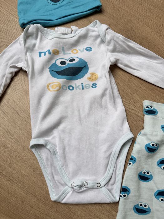 Zestaw niemowlęcy body spodenki czapka 74/80