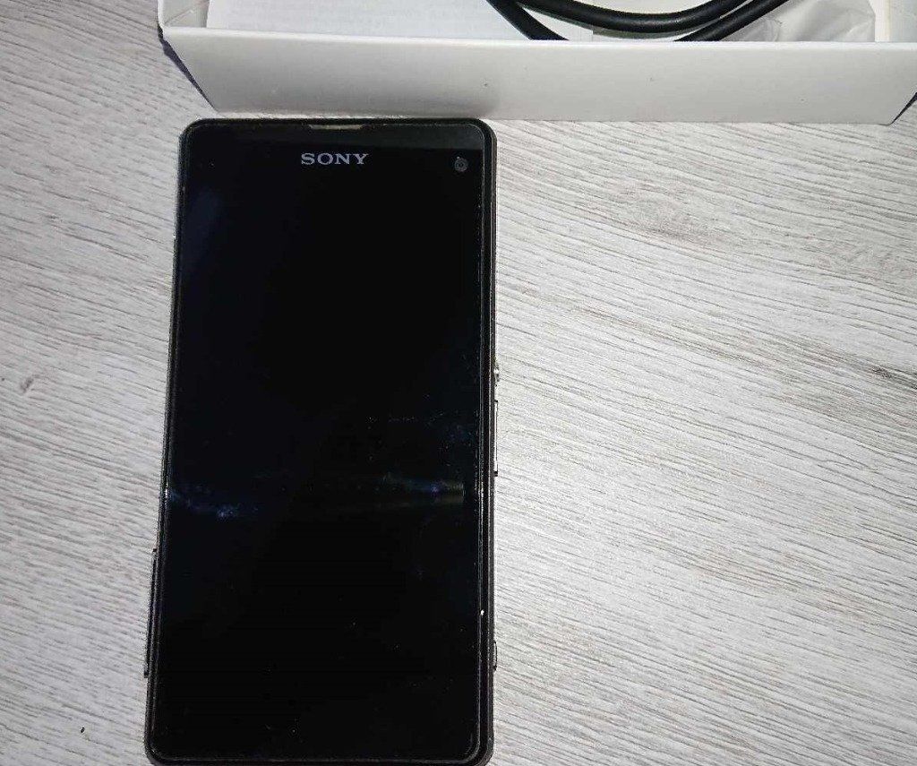 Czarny Sony Xperia Z1 COMPACT