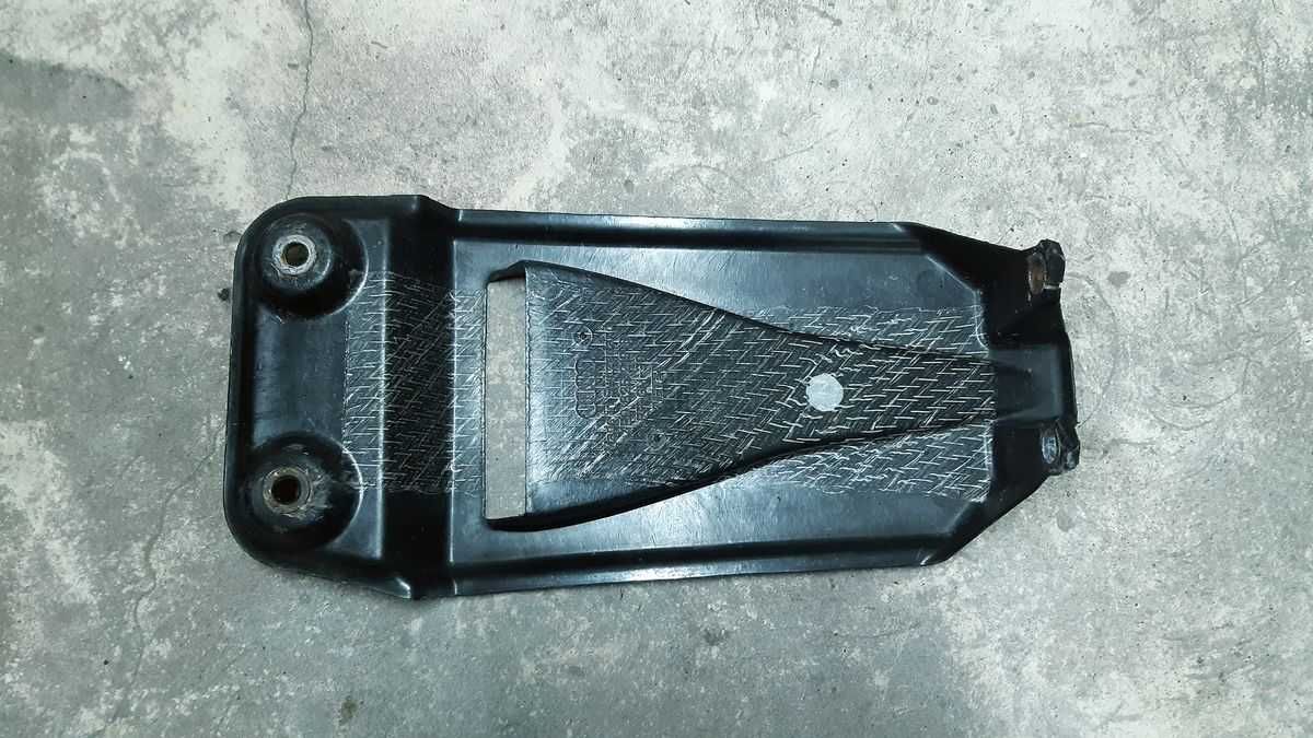 AUDI A8 D3 osłona dyfra , dyferencjału , osłona mostu .