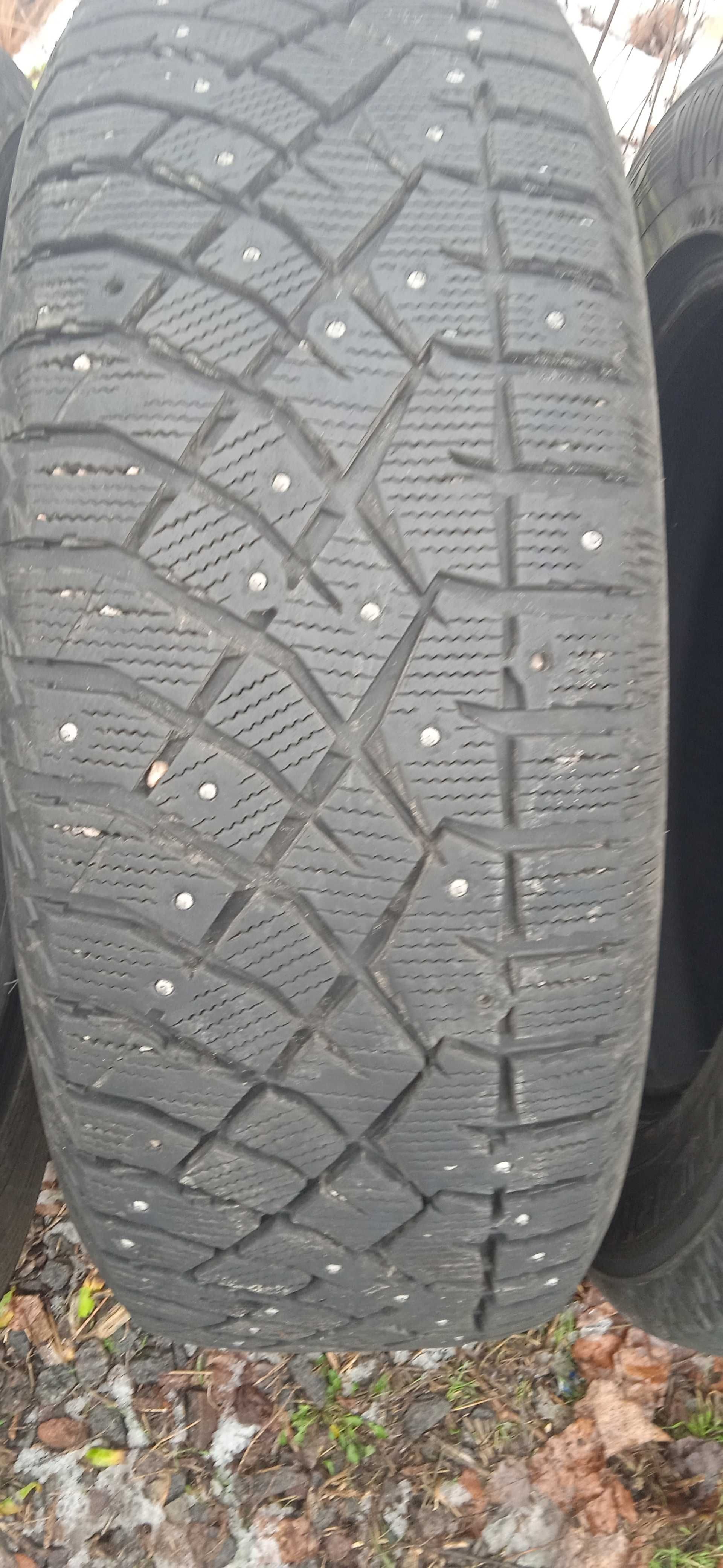 Зимова резина шипована 225/60 R17