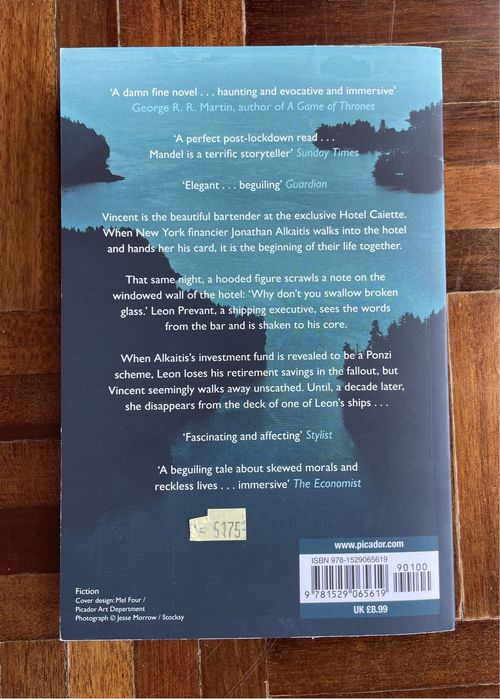 Livro: "The Glass Hotel", de Emily St. John Mandel