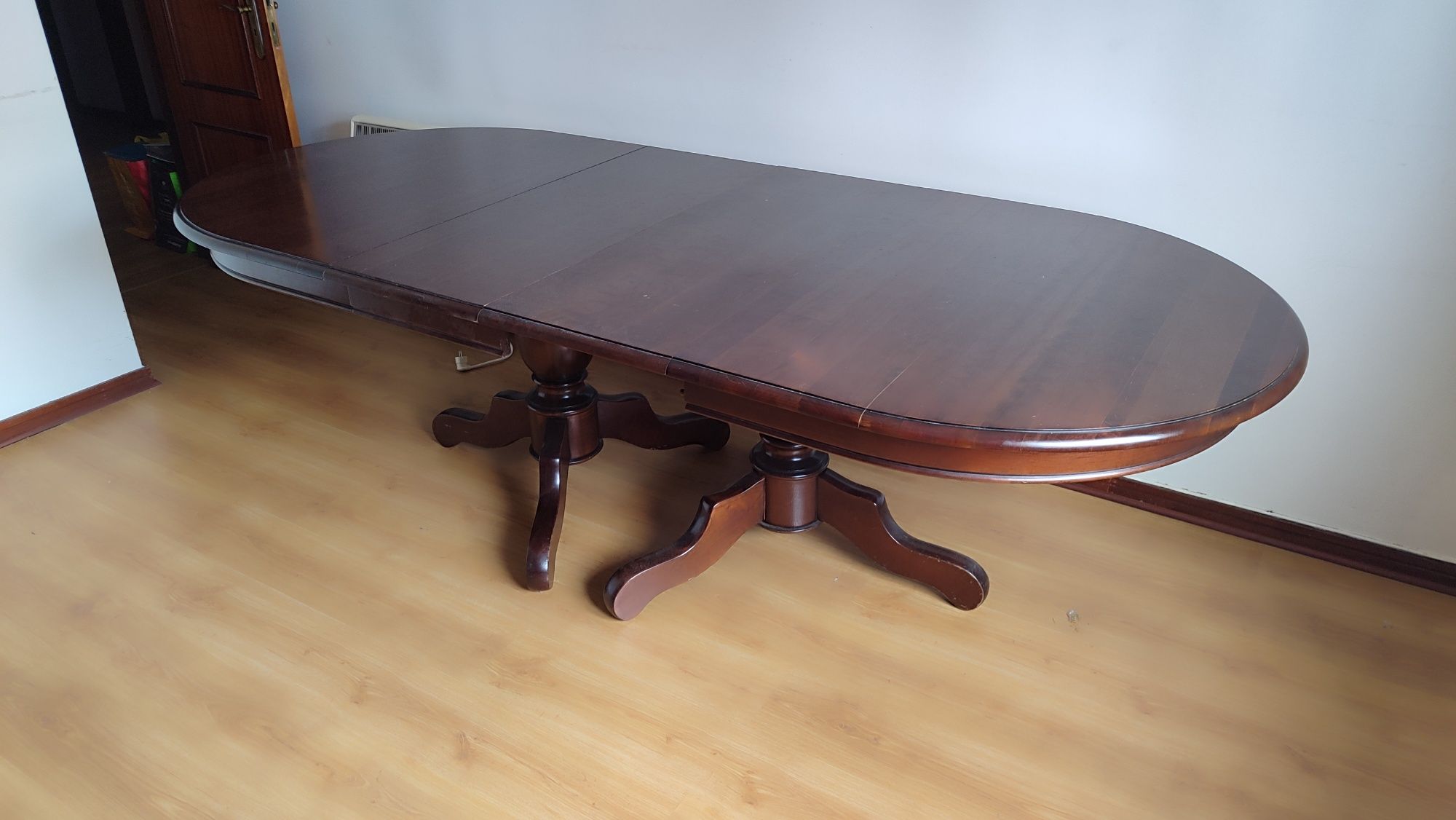 Mesa oval clássica extensível
