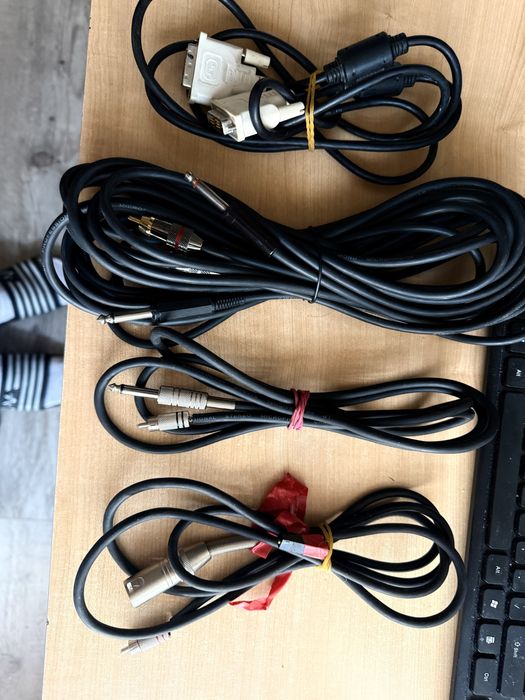 Używany zestaw audio connectors do połączenia głośników