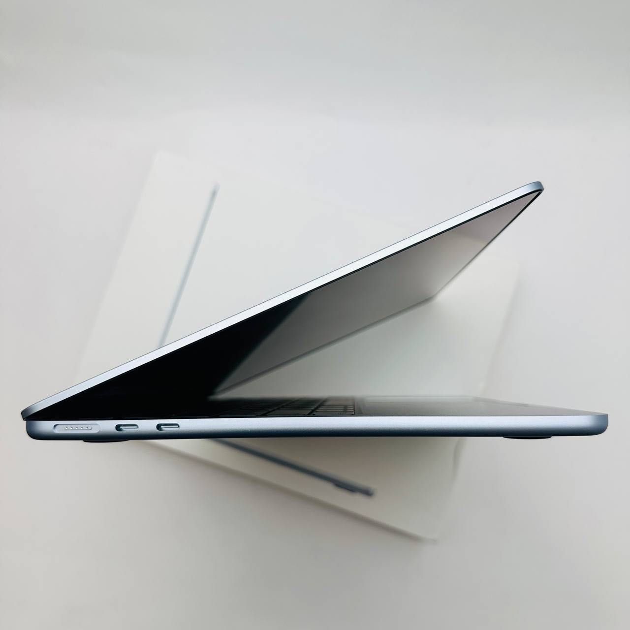 MacBook Air 13' M4 16/256 Sky Blue OPEN BOX!