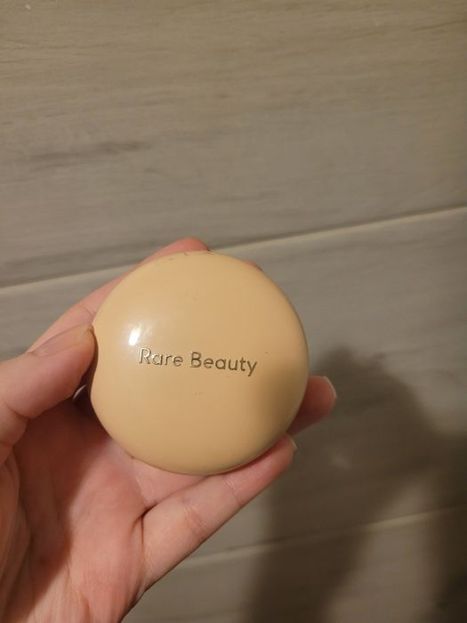 Rozswietlacz rare beauty enlighten