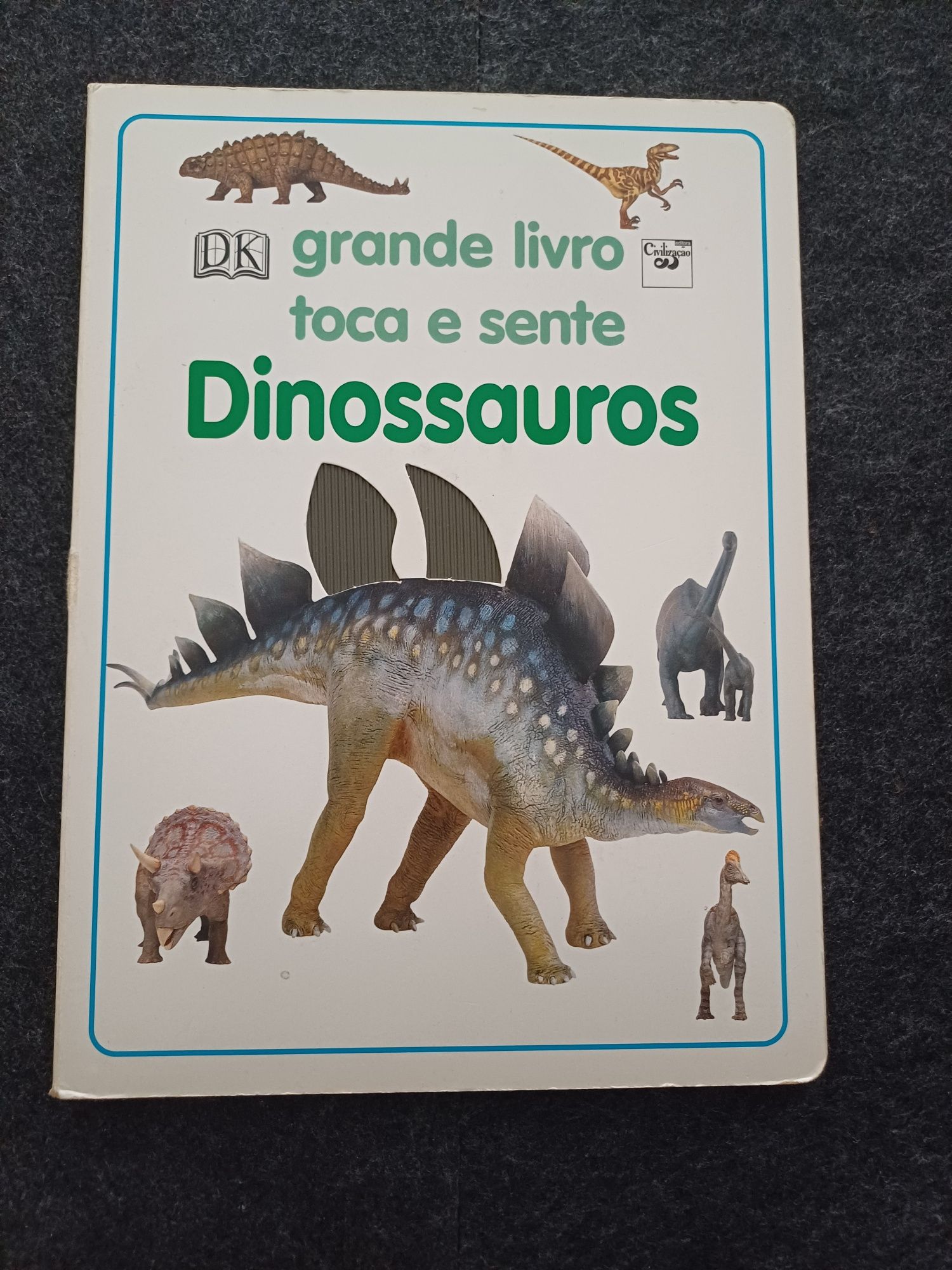 4 livros da coleção Toca e Sente