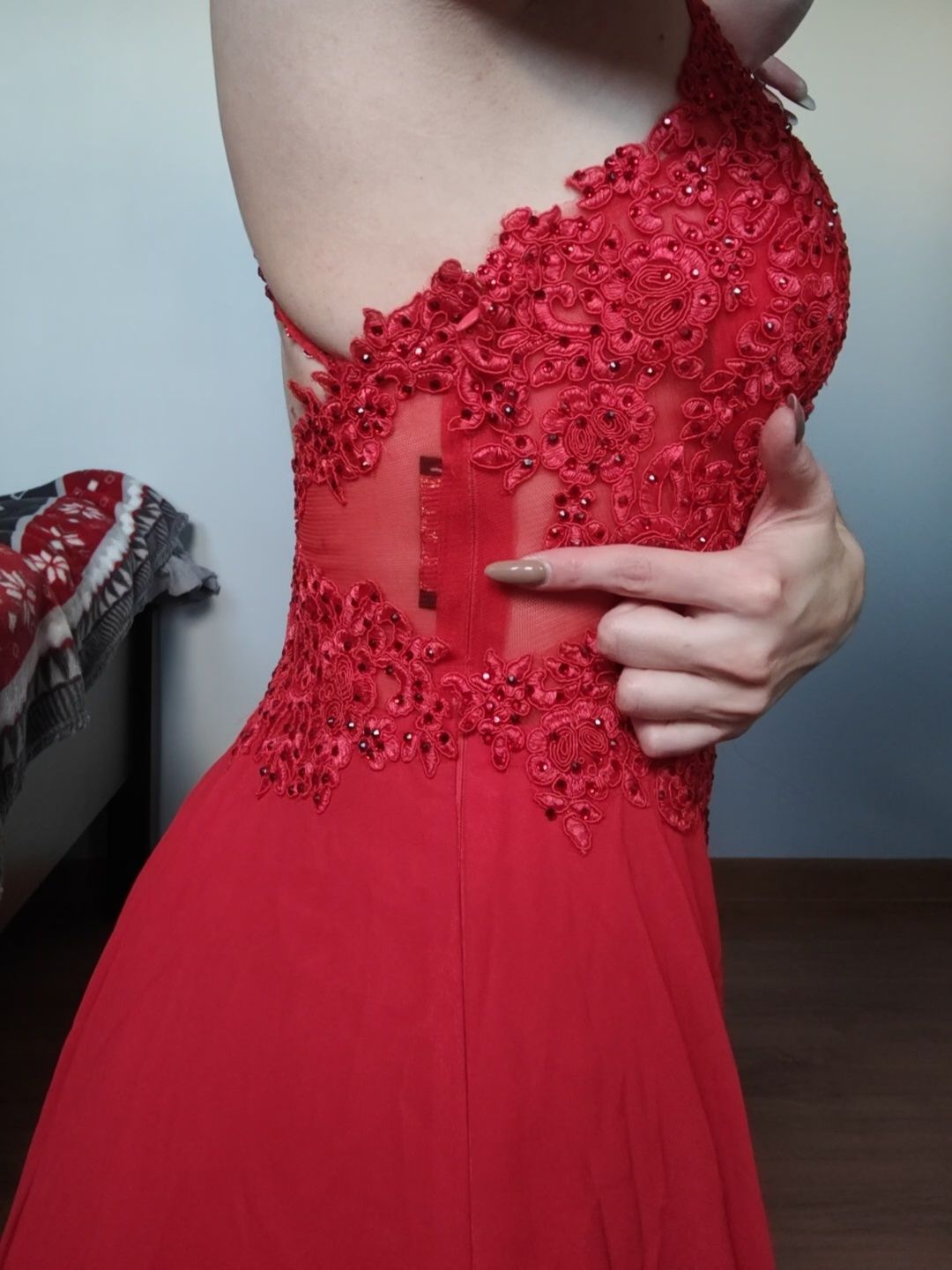 Sukienka na studniówkę na bal czerwona