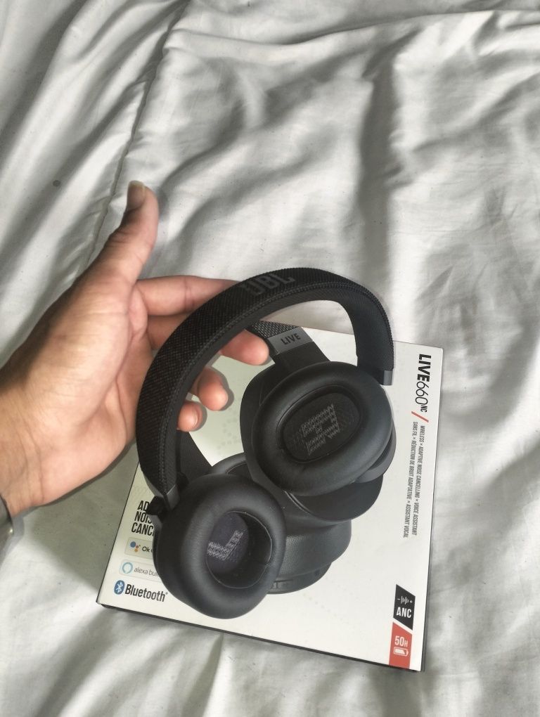 Auscultadores Bluetooth JBL Live 600NC
