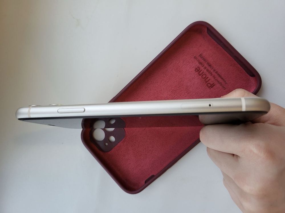 продам iPhone 11