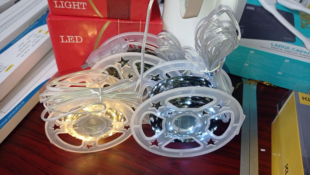 Гірлянда «Роса» працює від  USB, 50 і 100 м, з пультом.