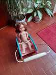 Boneca antiga com carrinho de madeira (Edição de Colecionador, 1952)