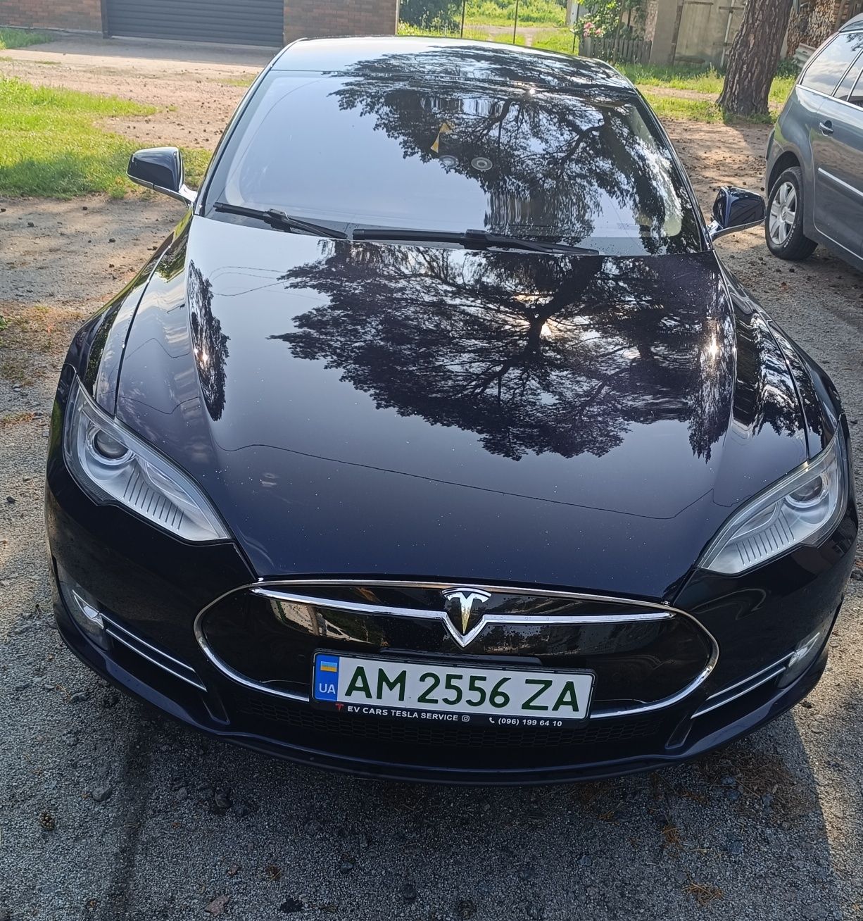 Tesla model S 85