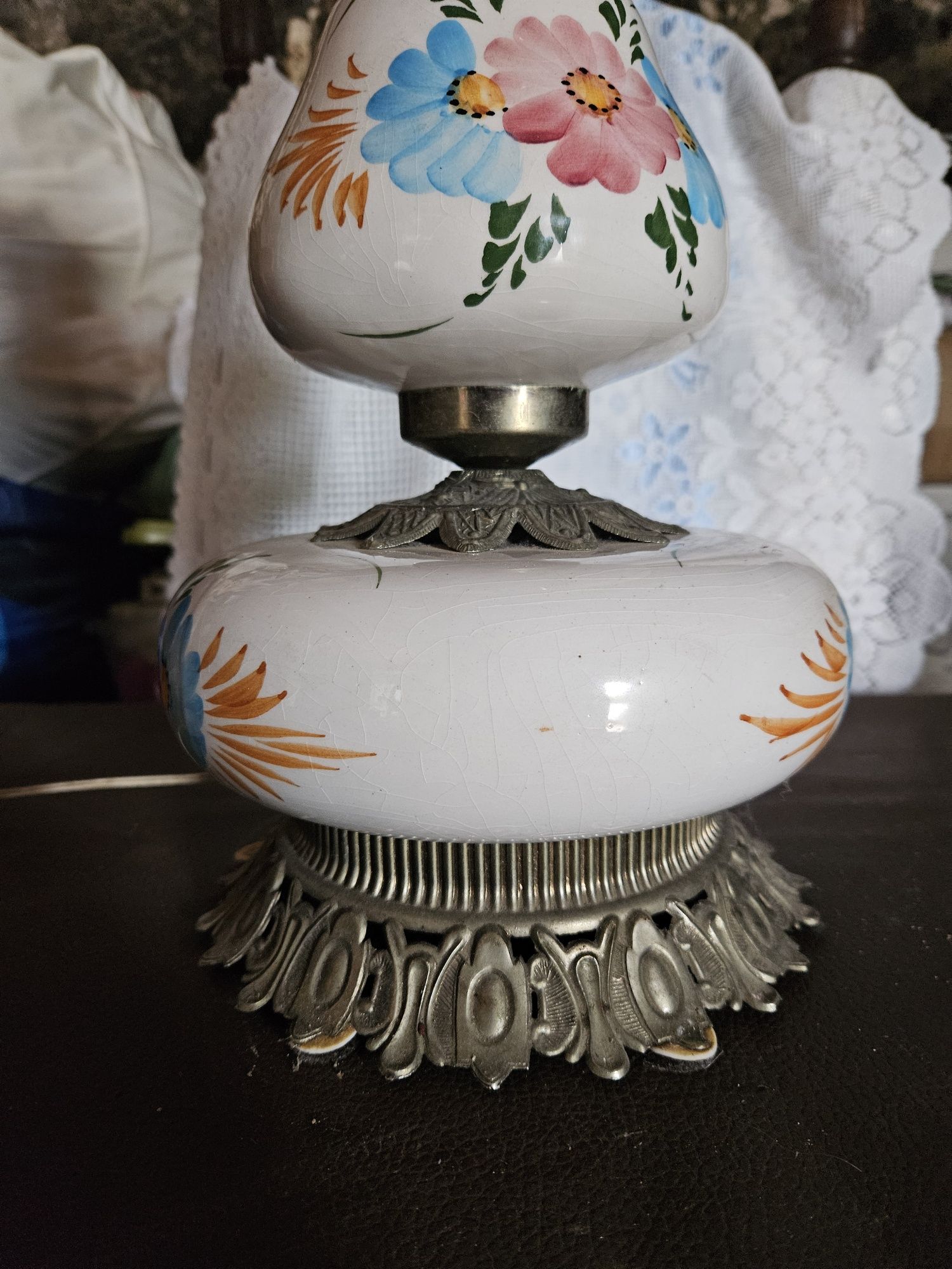 Candeeiro de mesa pintado à mão antiigo