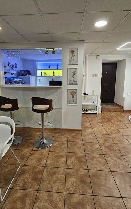 Гончара,28. Приміщення 42кв.м. під студію танцю або спортивну секцію.