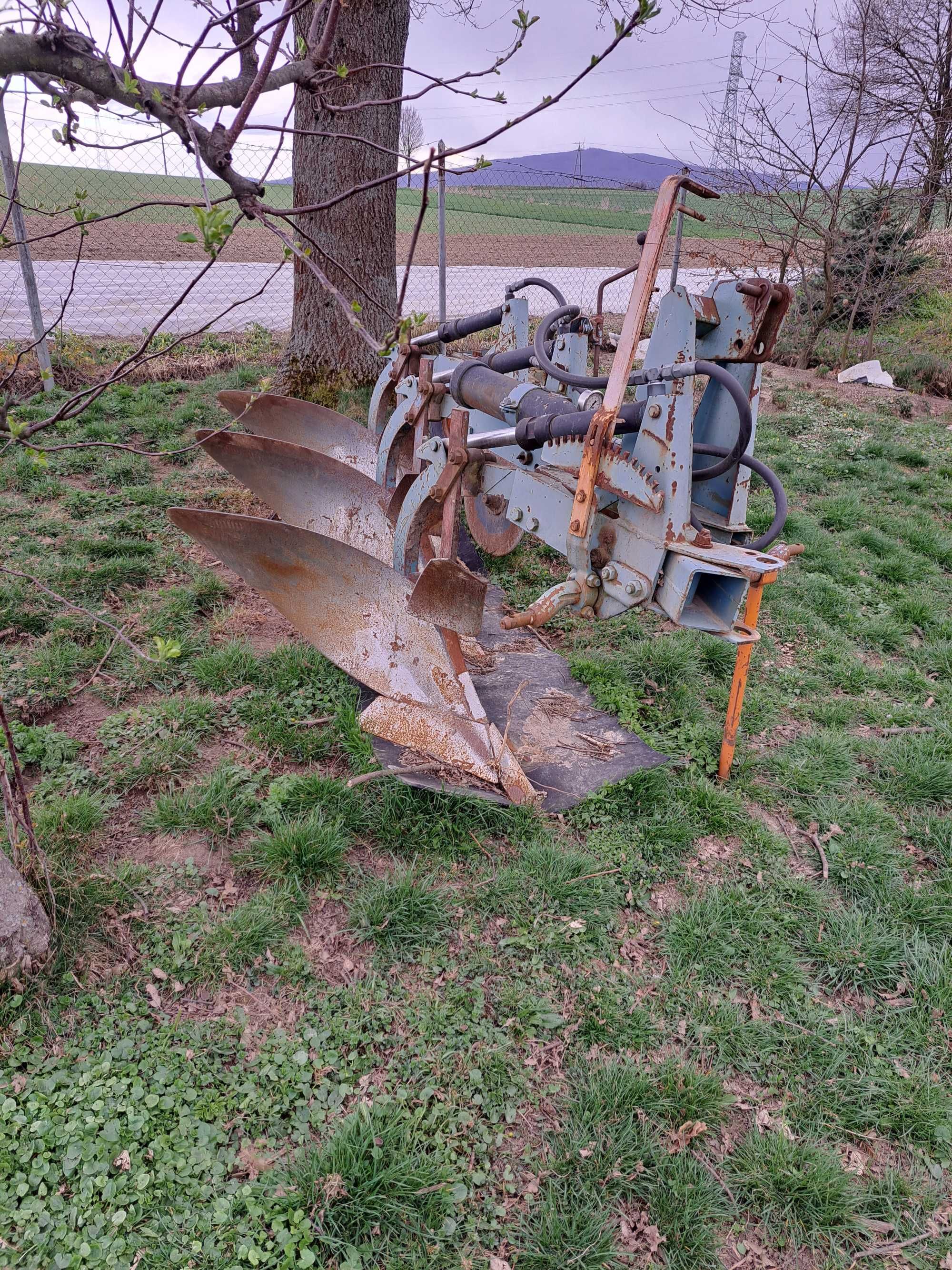 Sprzedam pług 3 skibowy