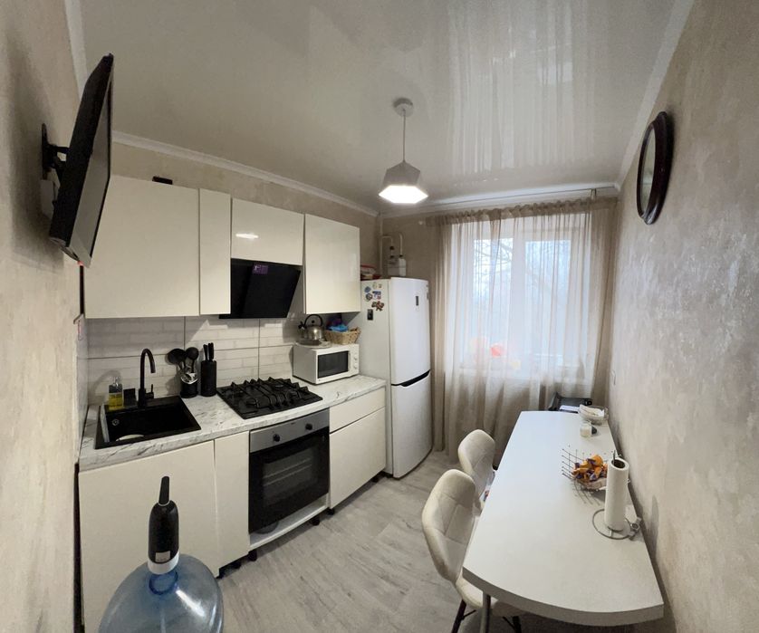 Продам 2-кімнатну квартиру без боргів