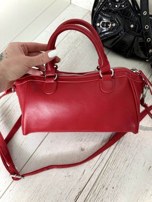 Червона сумка нова