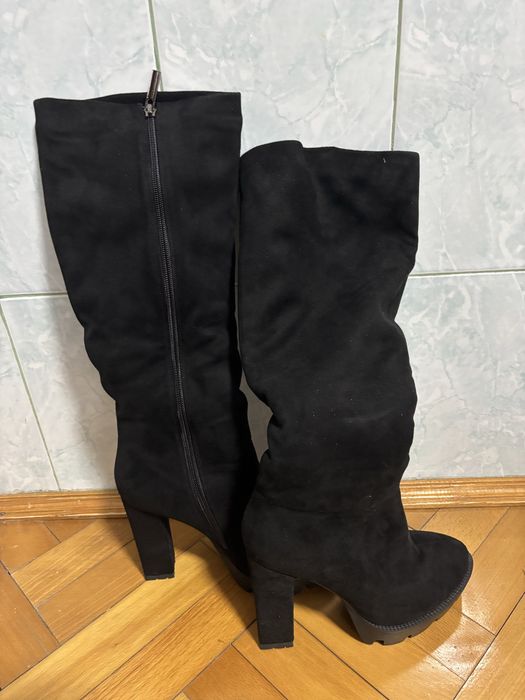 Чобітки на каблуку з замші в ідеальному стані