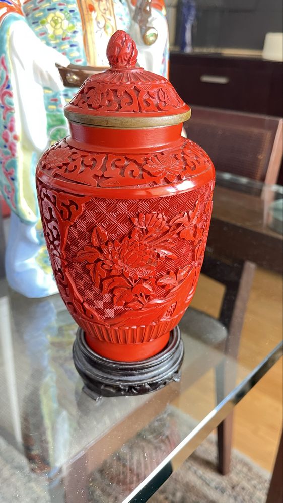 Pote chines em Cinnabar lacada