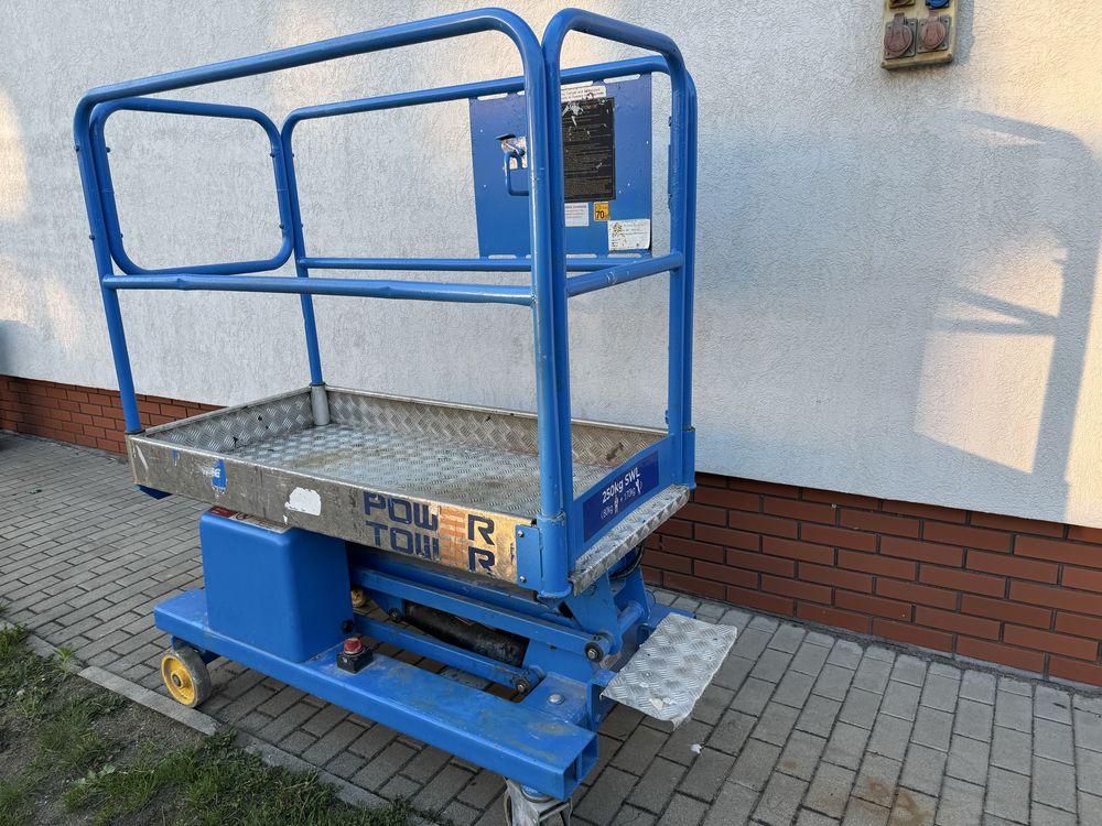 Podnośnik osobowy masztowy podest ruchomy zwyżka Power Tower pionowy