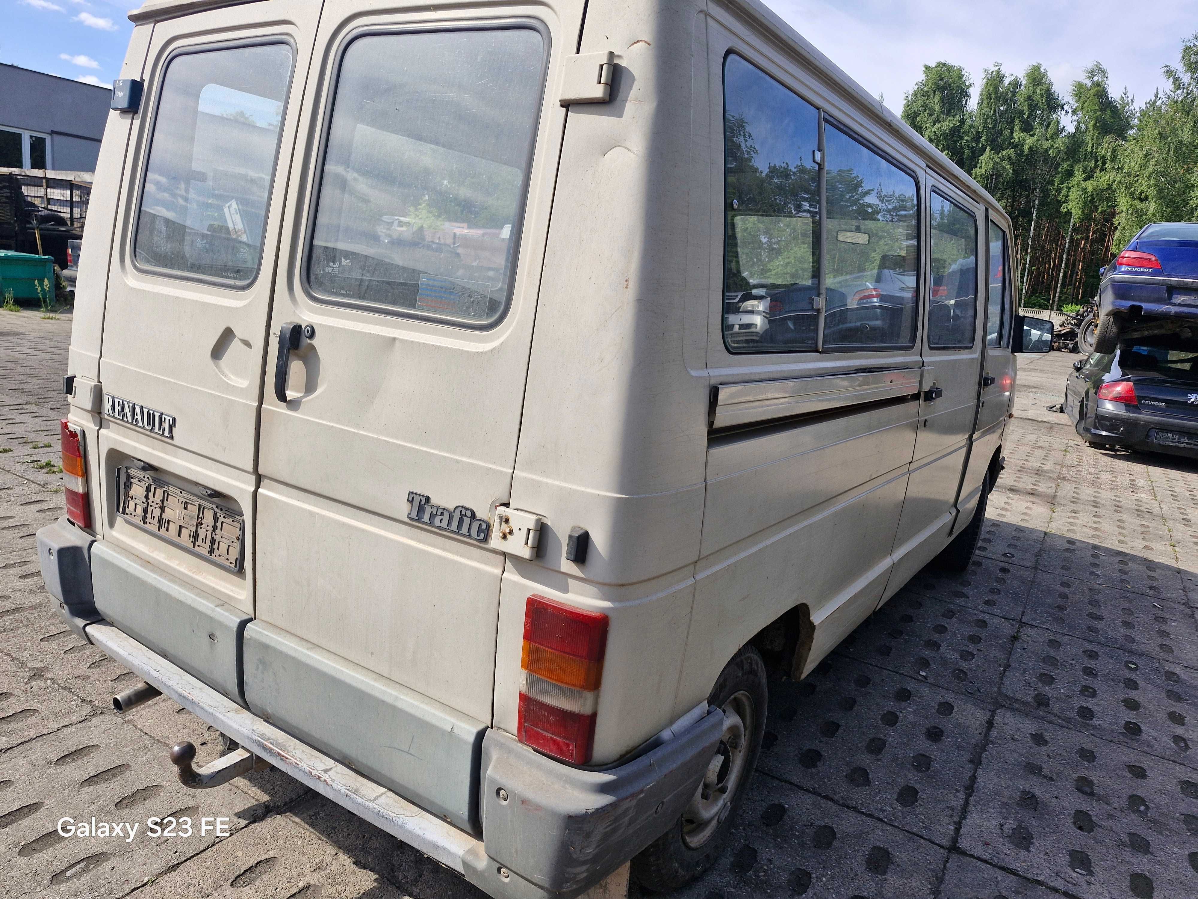 Renault Trafic 8 osobowy 2.5 diesel 96KM 1989 rok