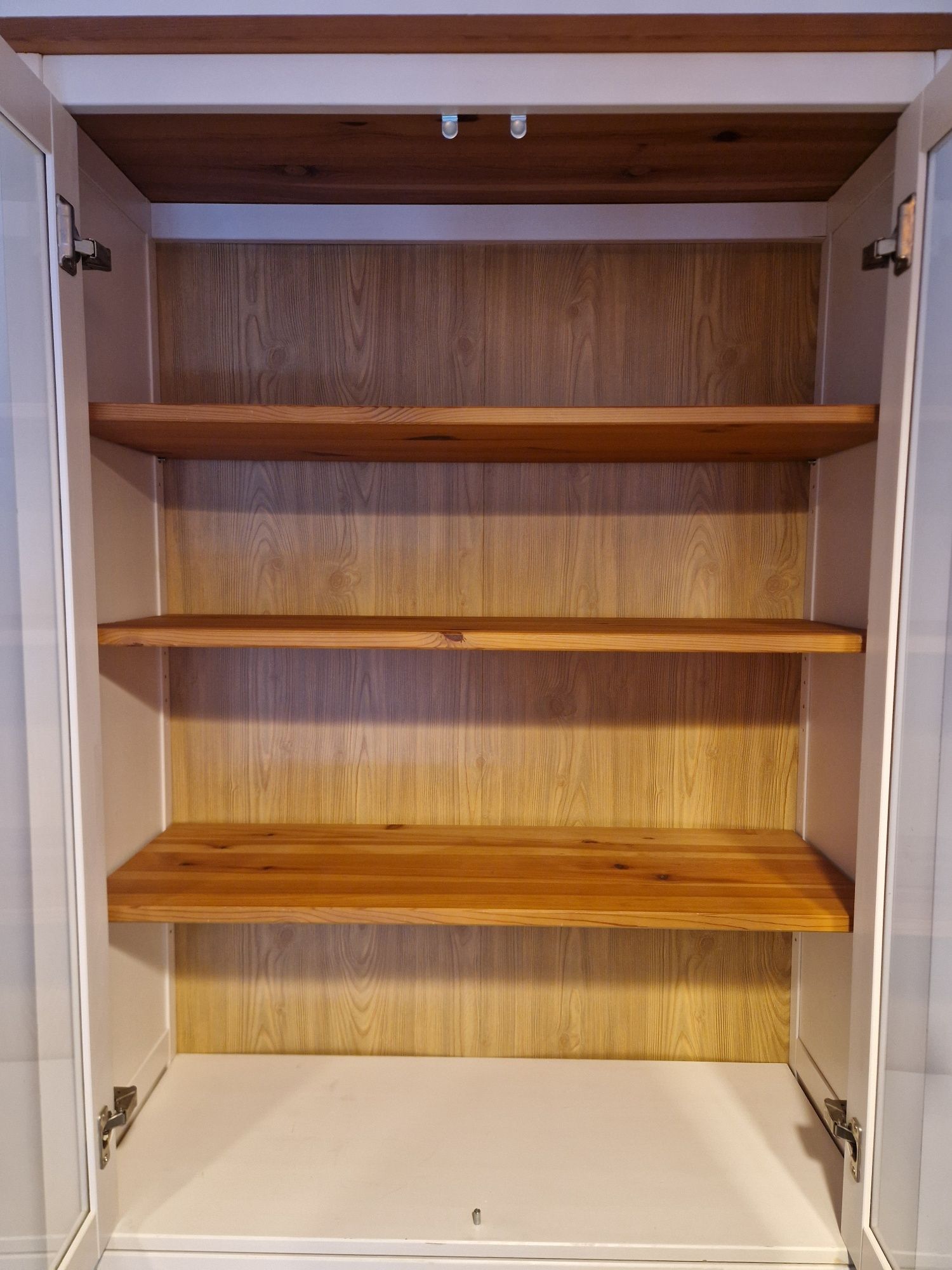 Vitrina com 3 gavetas com velatura branca, gama Hemnes IKEA