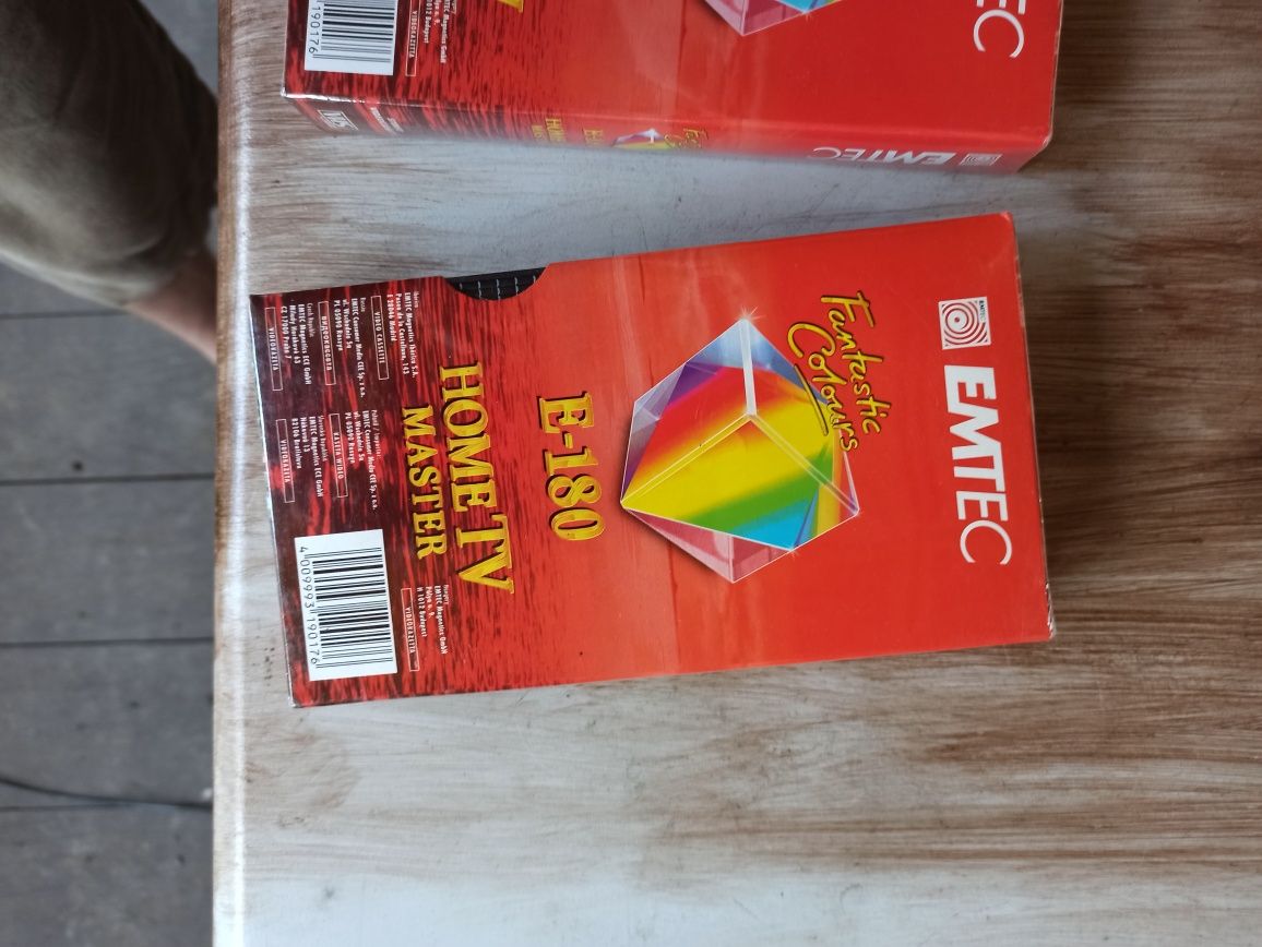 Stara kaseta VHS nie używana komplet