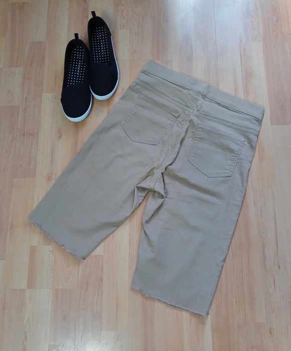 Beżowe szorty jegginsy damskie M&S rozmiar M z materiału na lato