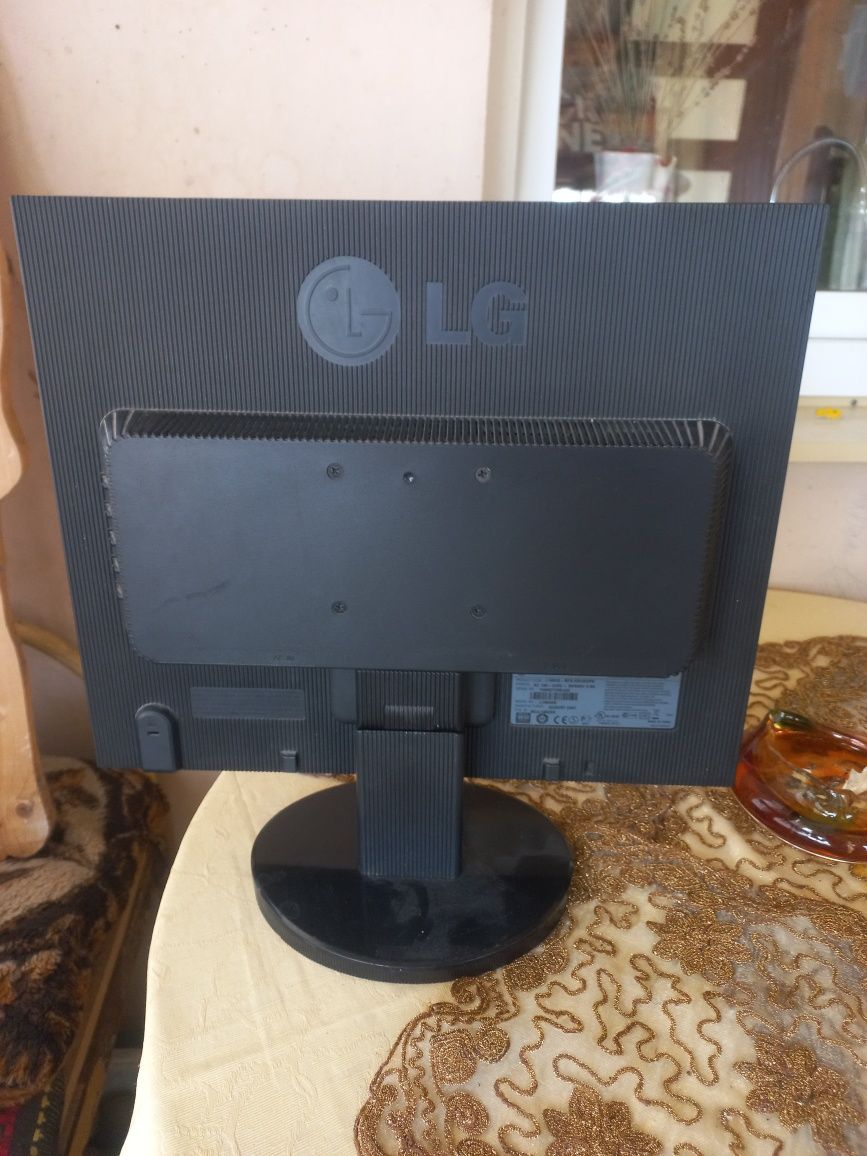 Монитор LG  рабочий