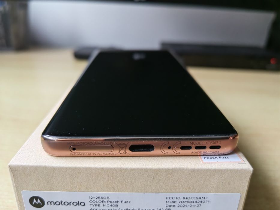 Motorola EDGE 40 neo 12/256gb gwarancja jak nowy Pantone Peach Fuzz