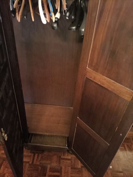 Armário vintage madeira.