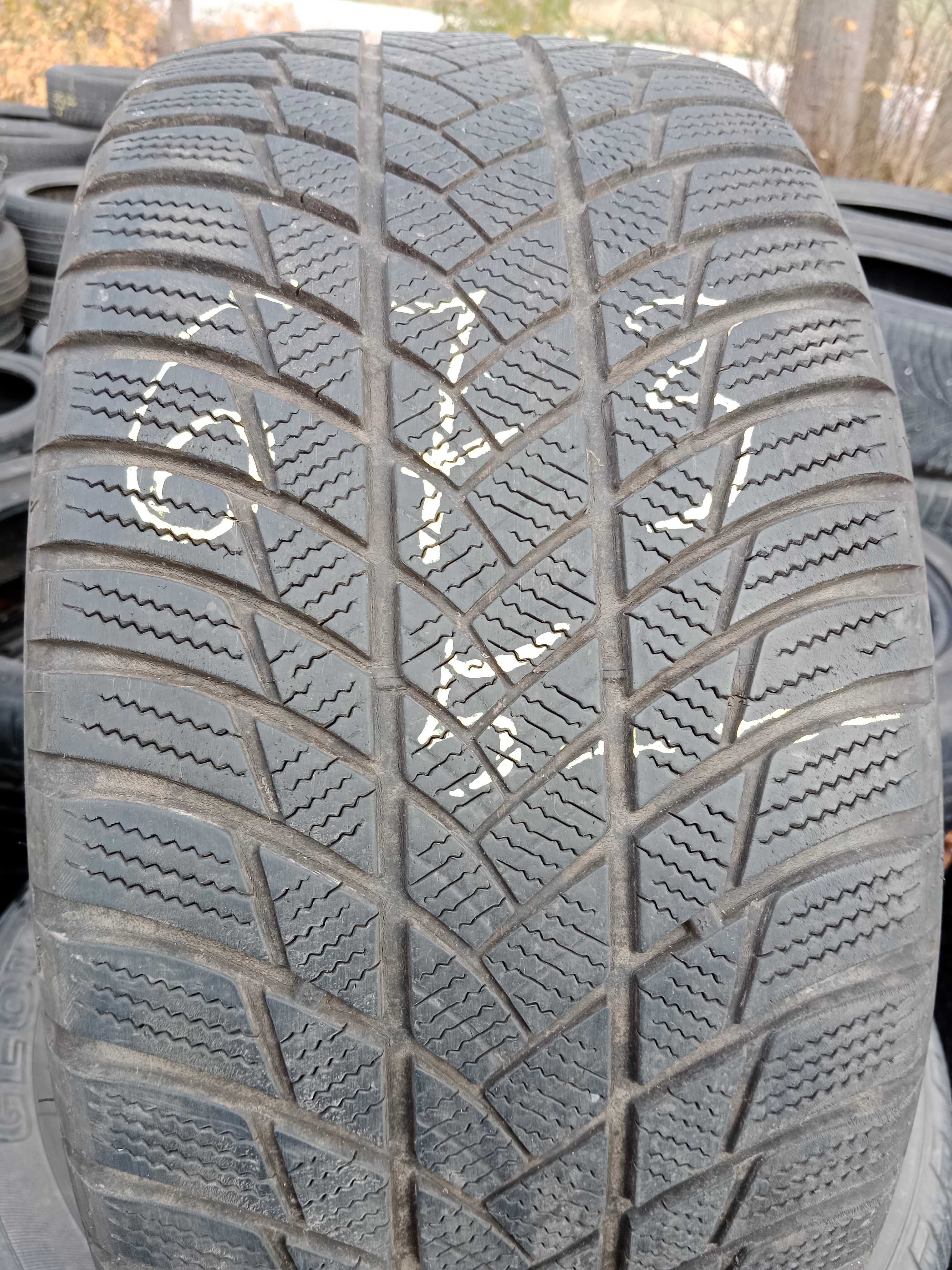 Opona używana zimowa 245/40R18 Bridgestone Blizzak LM001 AO 1szt.