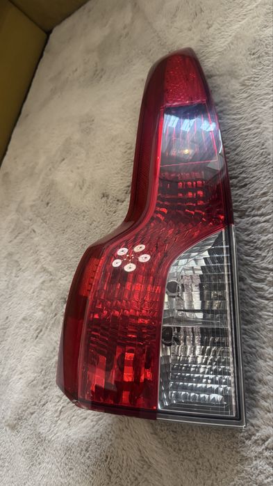 Задня ліва фара на Volvo V50