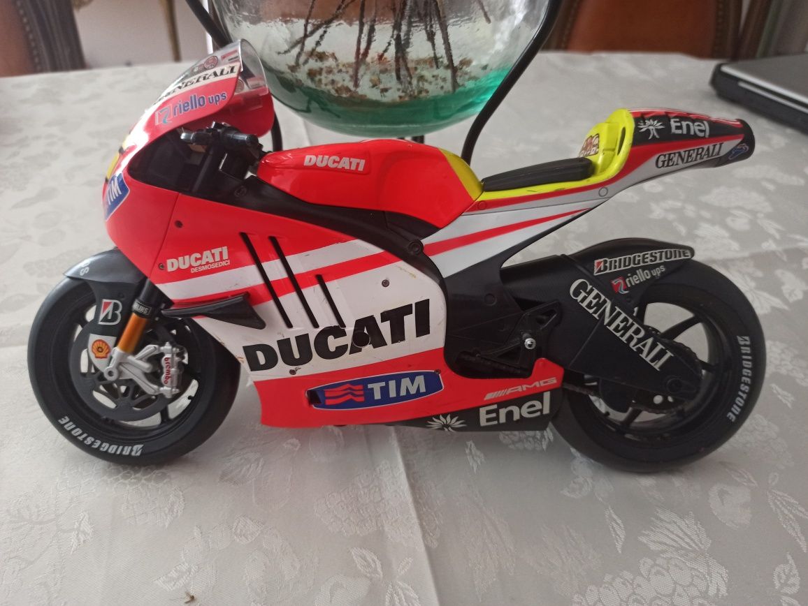 Ducati Valentino Rossi 1/6