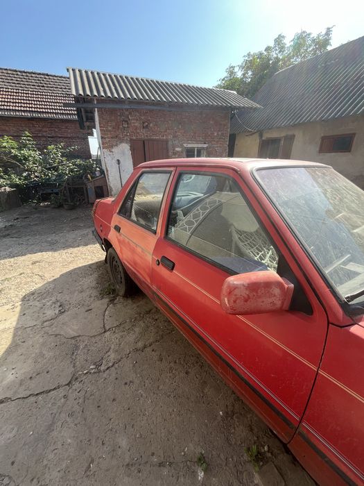 Форд Оріон Червоний