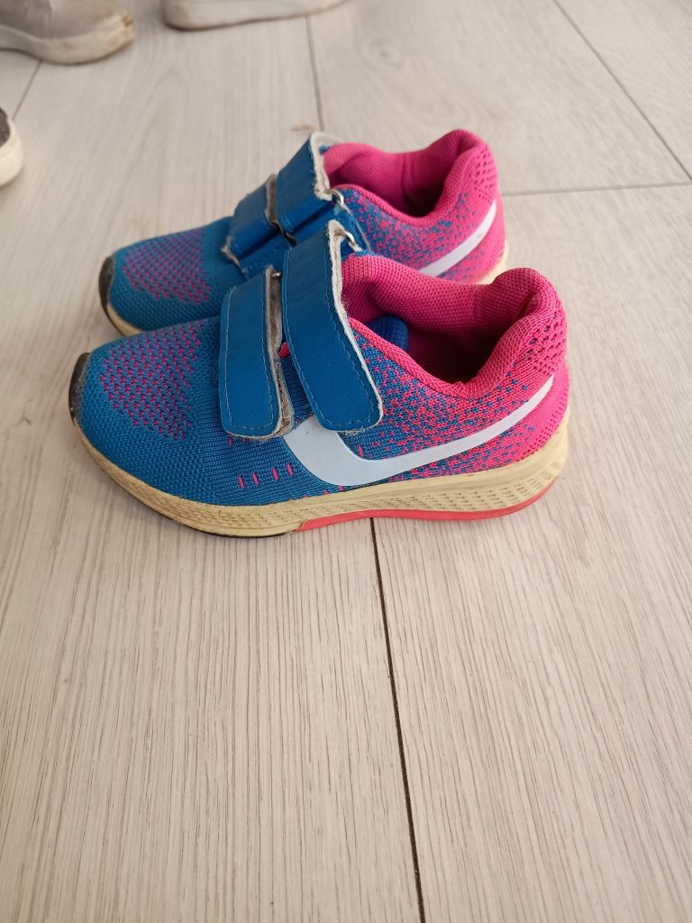 Buty sportowe dla dziewczynki r. 25