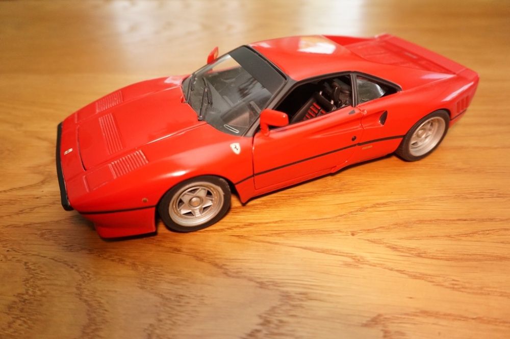 Ferrari 288 GTO Hot Wheels Elite 1:18
